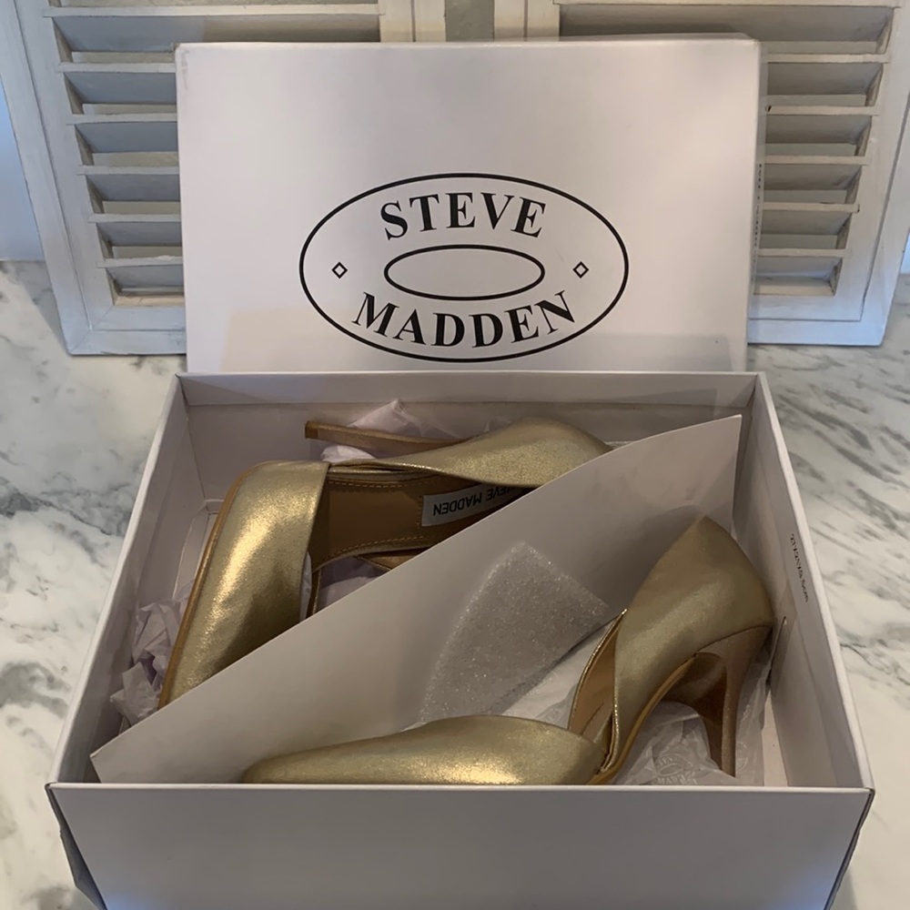 Steve Madden gold Varcityy heals